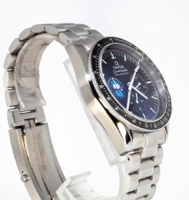 Omega Speedmaster  Moonwatch Snoopy Limited Edition